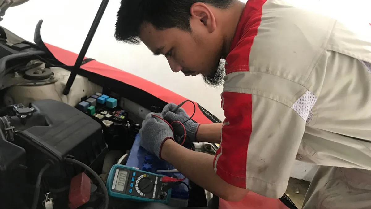 Tanda Aki Mobil Wajib Diganti dan Cara Mudah Merawatnya Supaya Aki Tidak Mudah Soak