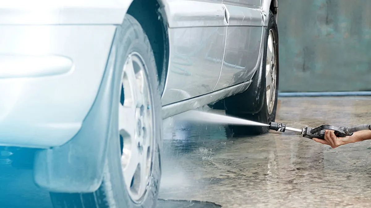 12 Langkah Mudah Mencuci Mobil Sendiri di Musim Kemarau yang Panas dan Berdebu