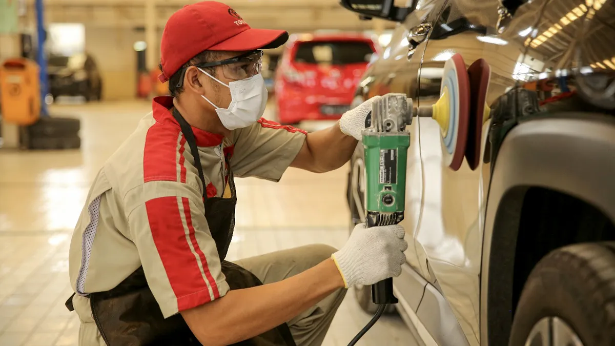 Segera Bersihkan Cat Asing yang Menempel di Bodi Mobil, Bikin Repot Kalau Sudah Lengket