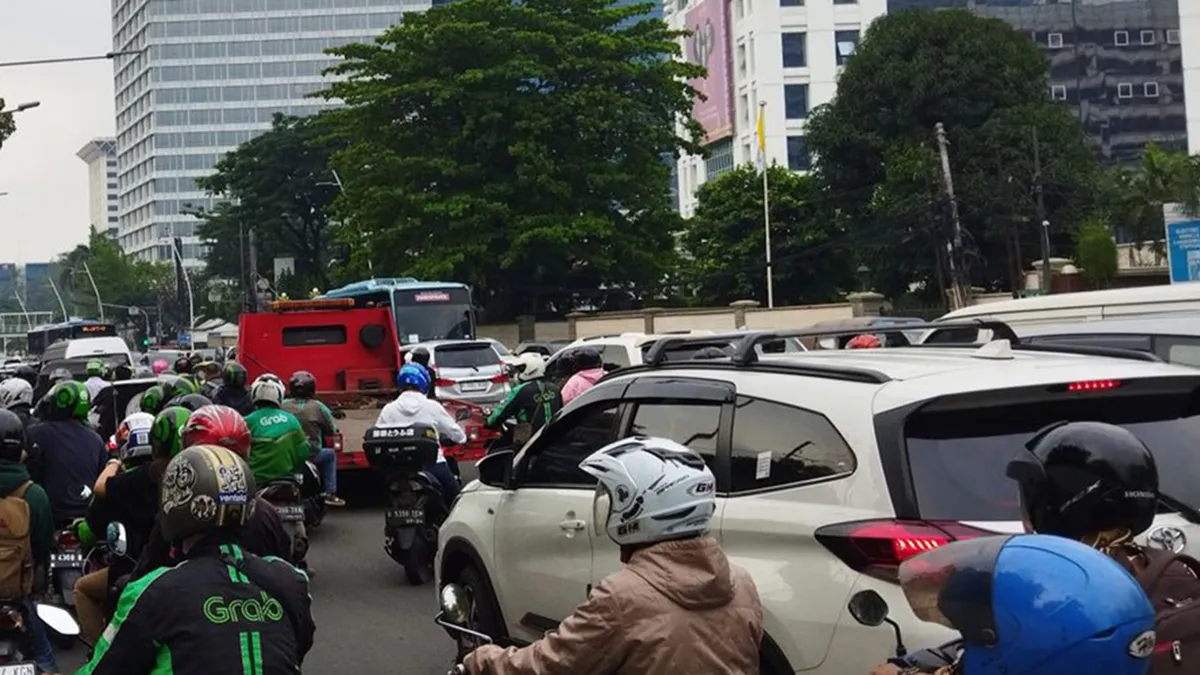 Defensive Driving: Metode Mengenali Potensi Bahaya Supaya Dapat Bereaksi dengan Aman dan Sesuai Aturan di Jalan
