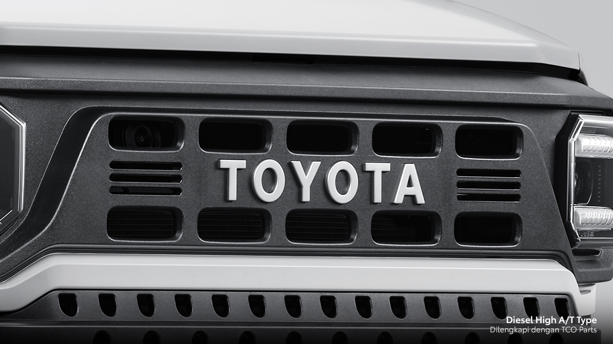 Silver Toyota Emblem & Grill with Painting (Diesel High A/T Type)