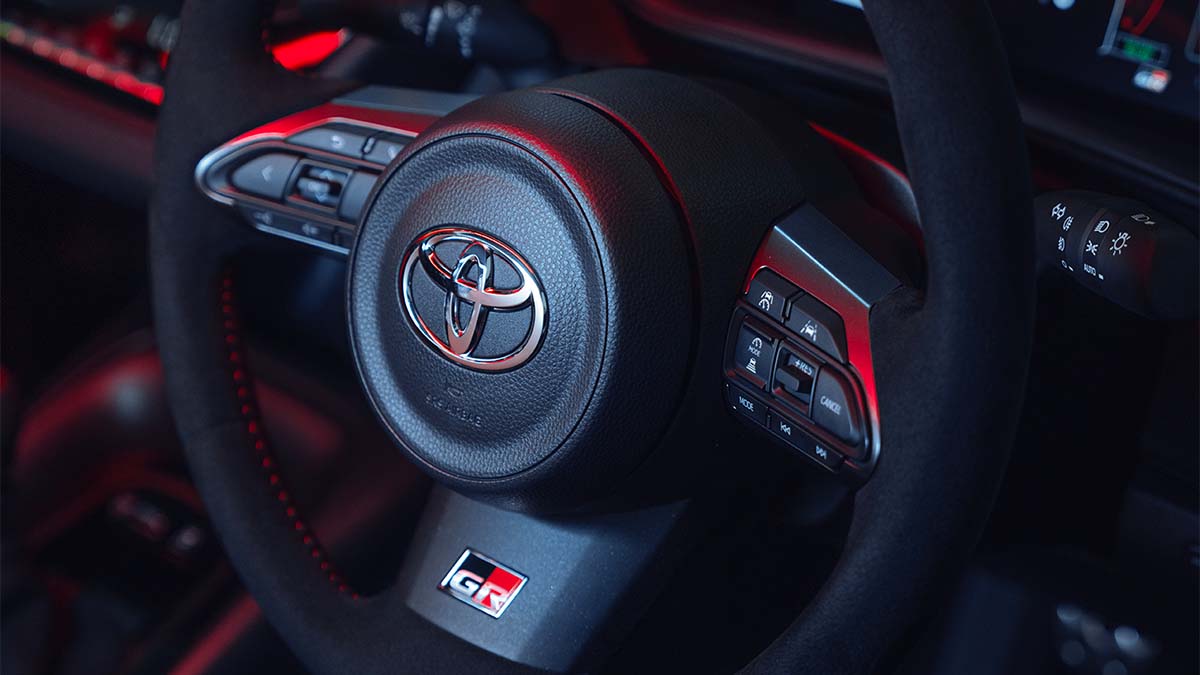 Sleek Steering Switch with Vehicle Information System Control