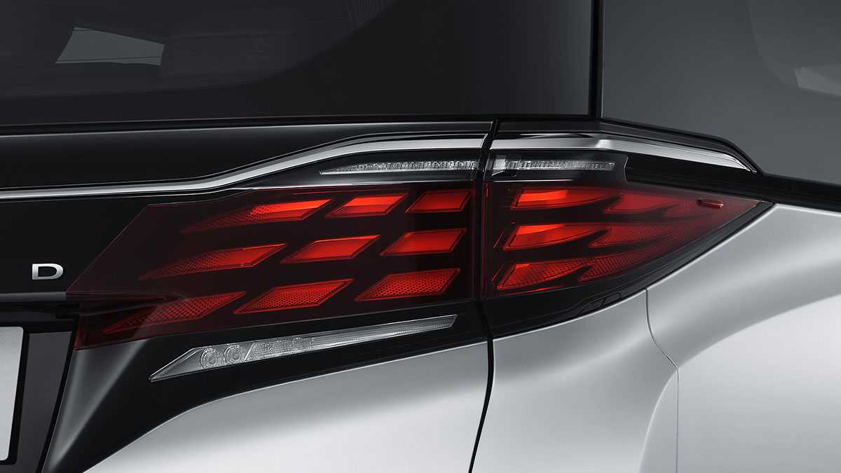 Elegant Rear Combination Lamp