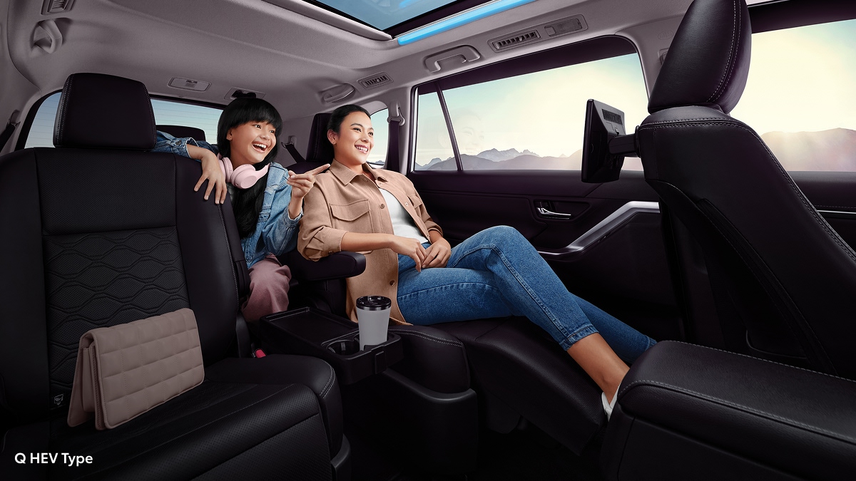 Captain Seat with Ottoman (All Q Hybrid EV Type)