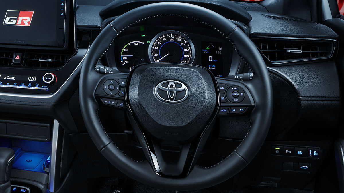 Elegant Steering Wheel with Stitch